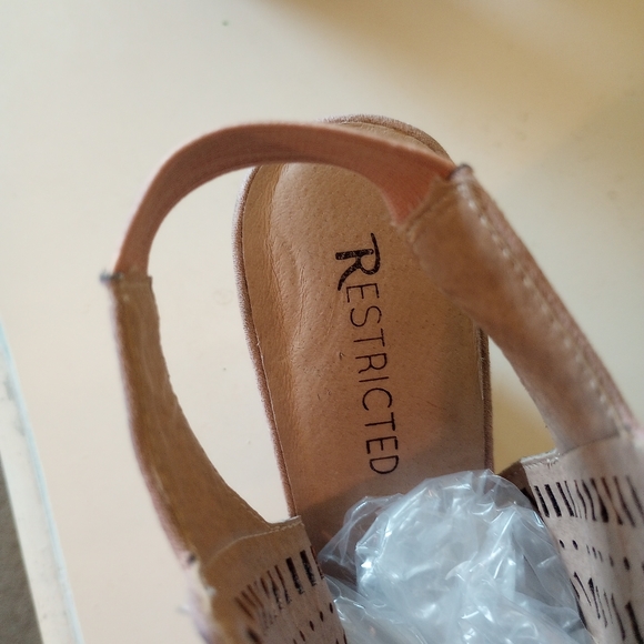 Restricted Pink Wedge - Picture 5 of 5